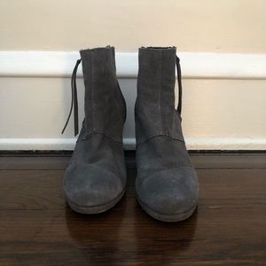 Tom’s Desert wedge bootie